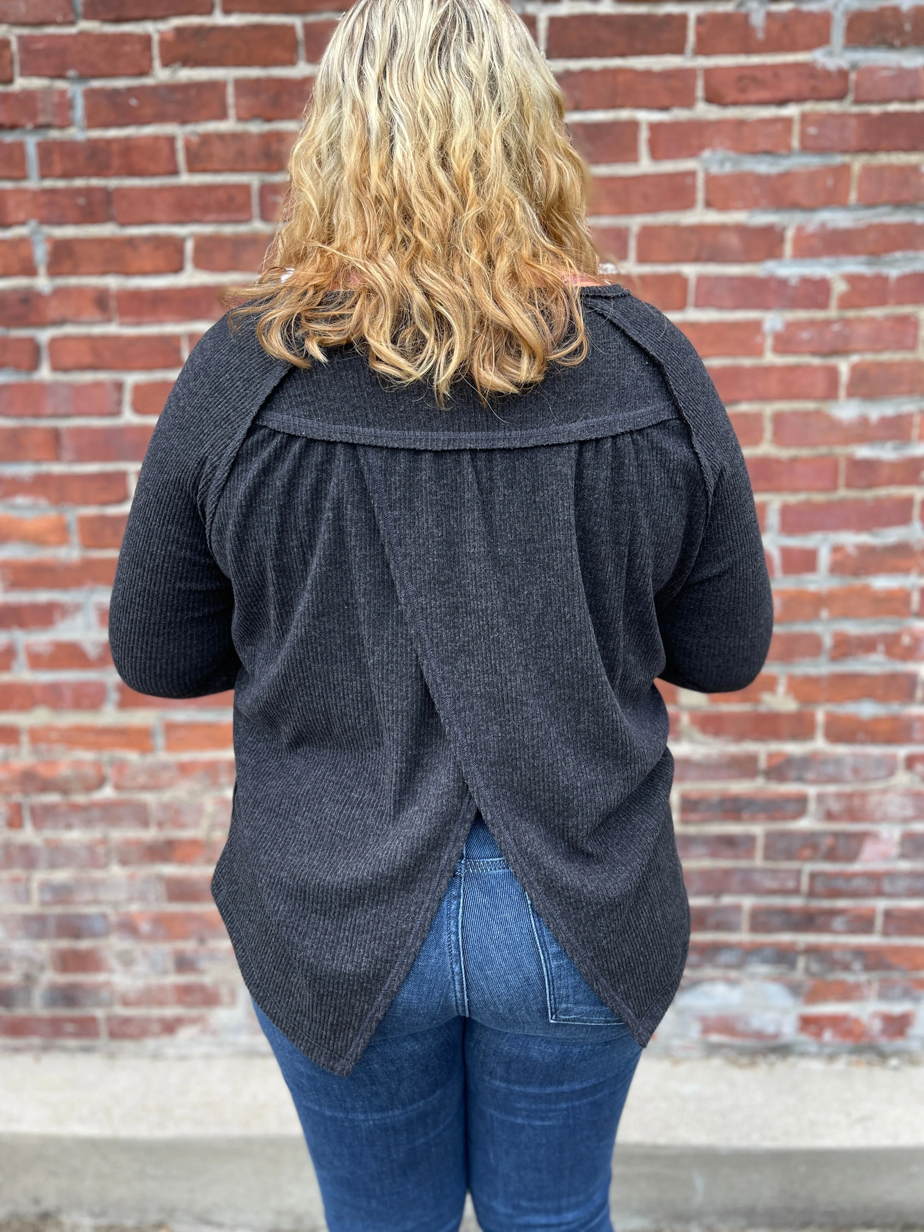 BLACK LONG SLEEVE SPLIT BACK SWEATER