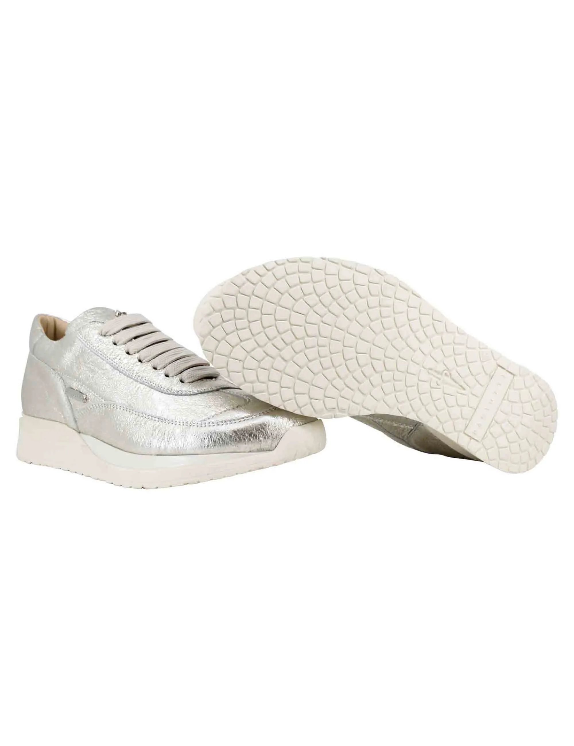 Sneakers donna in pelle laminata platino